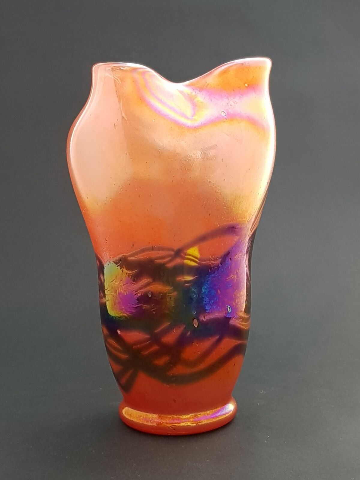 IREDESCENT HIGHLY COLLECTIBLE vase - ART DECO - iridescent vase