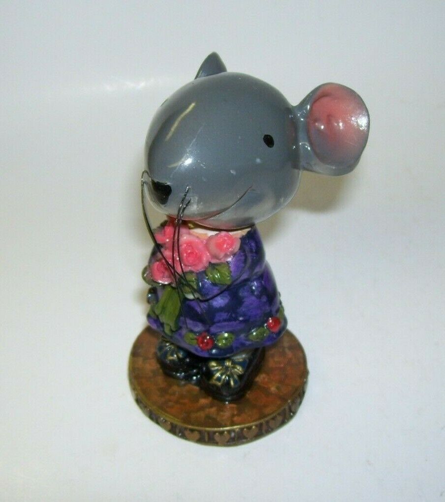 Bobblehead Mouse With Flowers Shakes And Shimmers